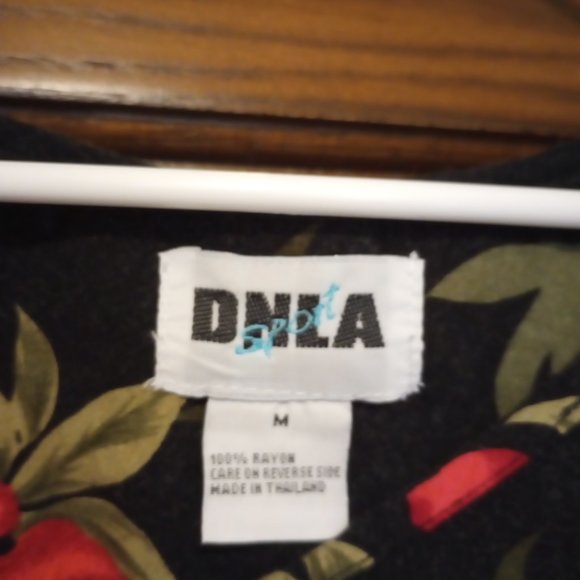 Summer dress with hibiscus design - Picture 4 of 6